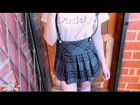 ❤️ 女学生深深地吸吮她的鸡巴，代替上课做爱 Porno vk❌️❤